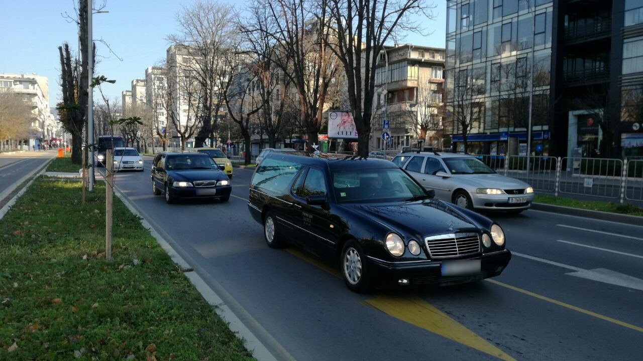 Катафалки протестираха във Варна, съдят общината