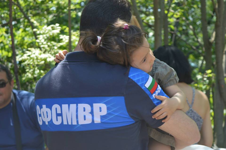 Протестиращите полицаи – с песен вместо с цигара
