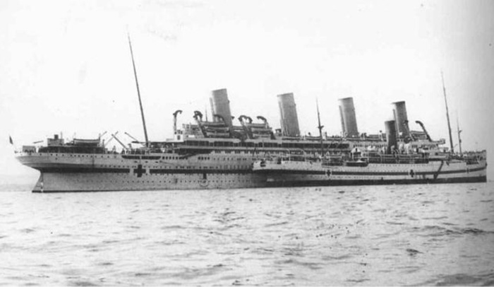 Преди 100 години потъва корабът-близнак на Титаник