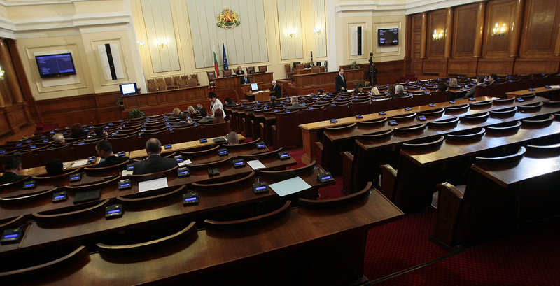 Парламентът в готовност за кратка зимна ваканция