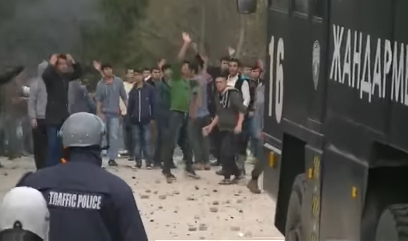 Вижте как МВР "овладя" бунта в Харманли (ВИДЕО)
