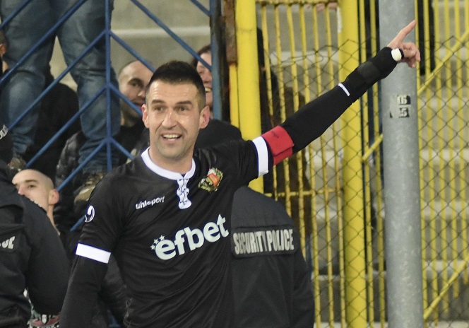 Камбуров на гол от рекорд на Петър Жеков