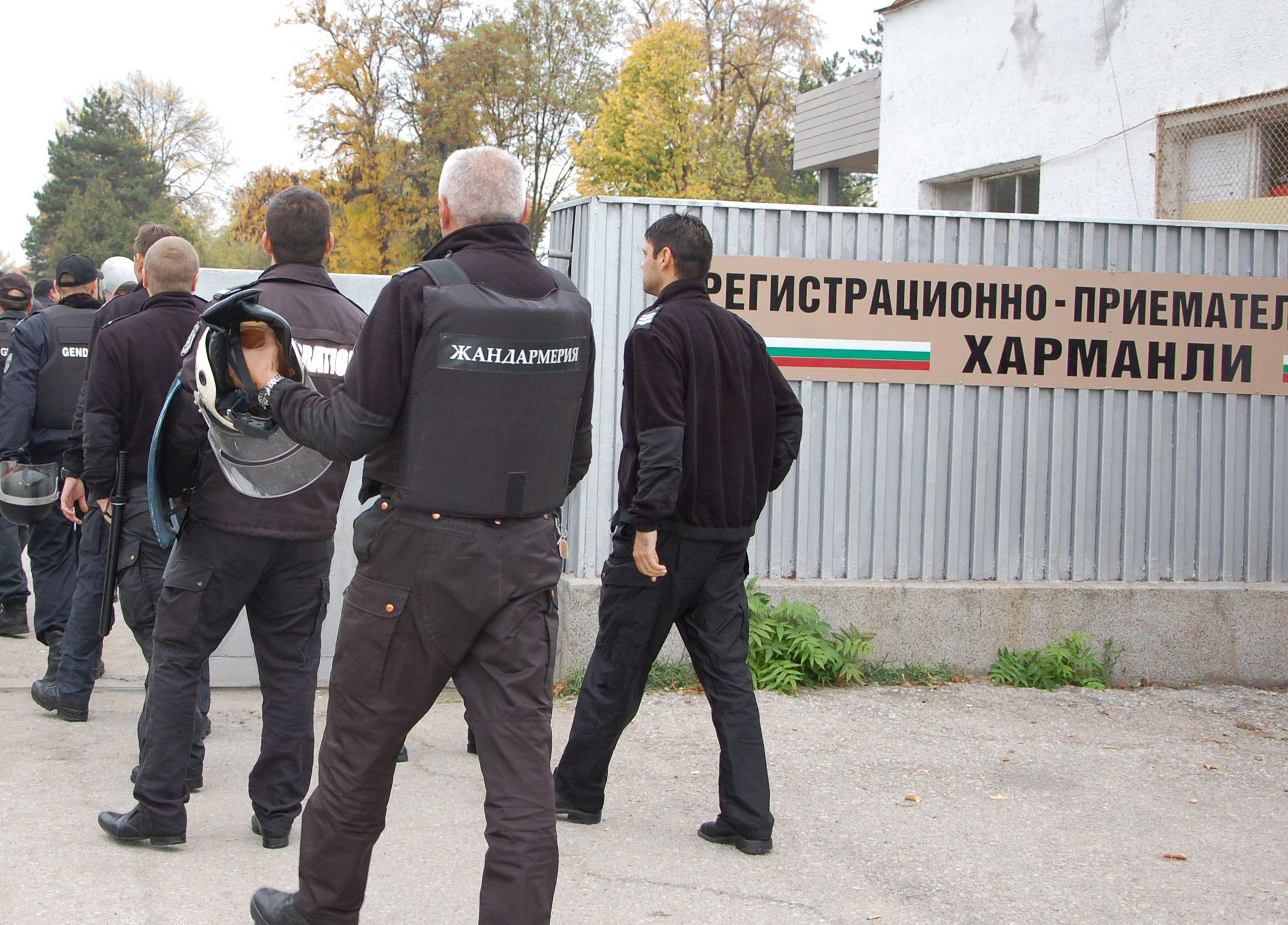 Всички полицаи, потушавали бунта в Харманли, с парична награда