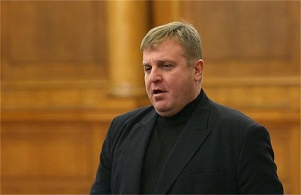 Каракачанов: ГЕРБ нямат кураж да отделят пари за пенсии, вместо за саниране