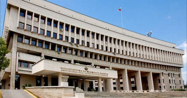 Външно продава имоти на 5 континента