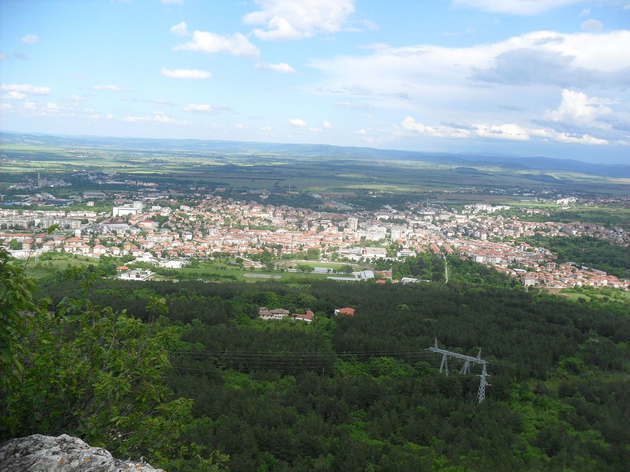 Търсят рехабилитатор, логопед и треньор по тенис на маса в община Горна Оряховица
