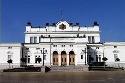 Парламентът премахна дългите почивки