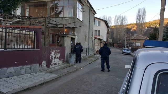 Жената от Куклен и двете й деца са починали от измръзване