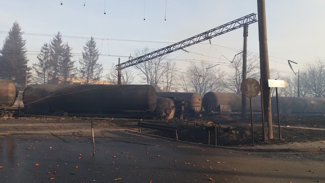 Трагедията в Хитрино: Преточват опасните вещества от дерайлиралия влак