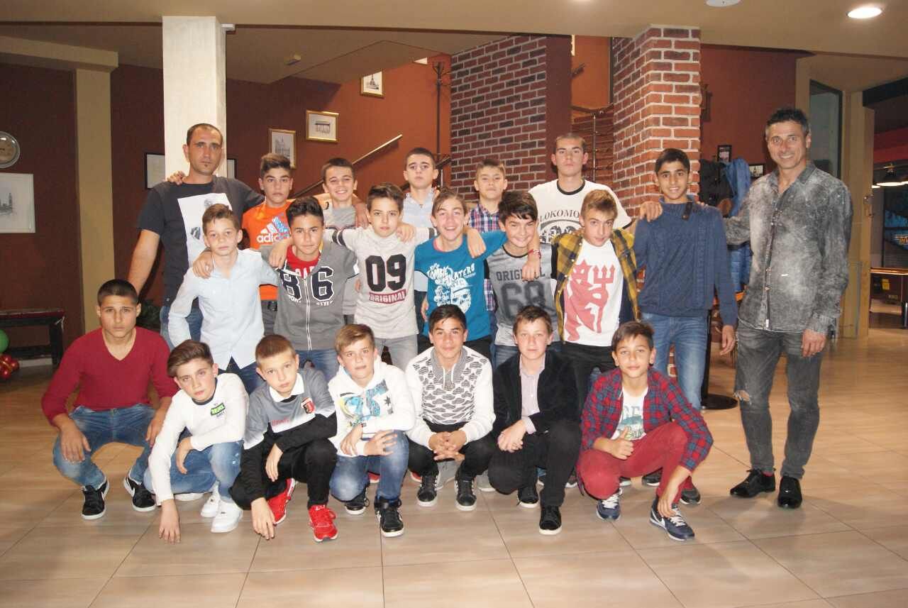 Eраносян подари огромна торта на детски тим на "Локо"