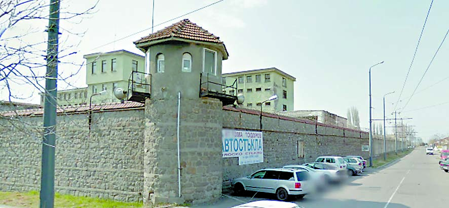 Бургас блокиран заради затворник (обзор)