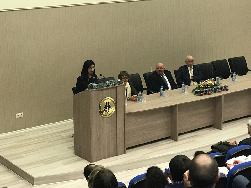 Кунева: МОН запазва политиката за увеличаване на студентите от българските общности зад граница
