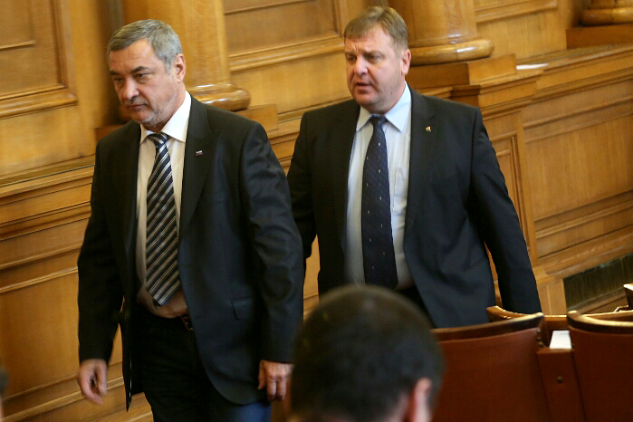 Симеонов към Каракачанов: Разграничавам се от теб!