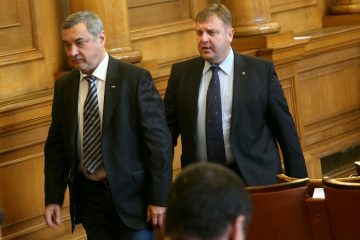 Валери Симеонов и Красимир Каракачанов се присъединиха към срещата на ГЕРБ и РБ