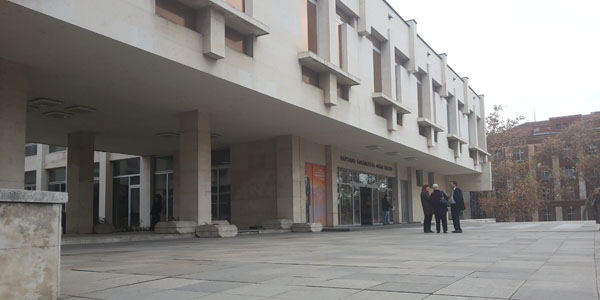 Библиотека опрощава глоби по Коледа