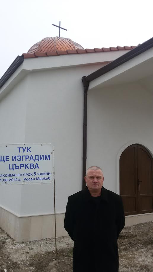 Варненец изгради храм с акция "Цветя за църква"