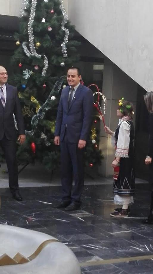 Коледари сурвакаха областния управител на Пловдив навръх Игнажден