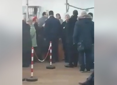 Скандален клип в социалните мрежи - обикновен човек срещу бюрократичната машина