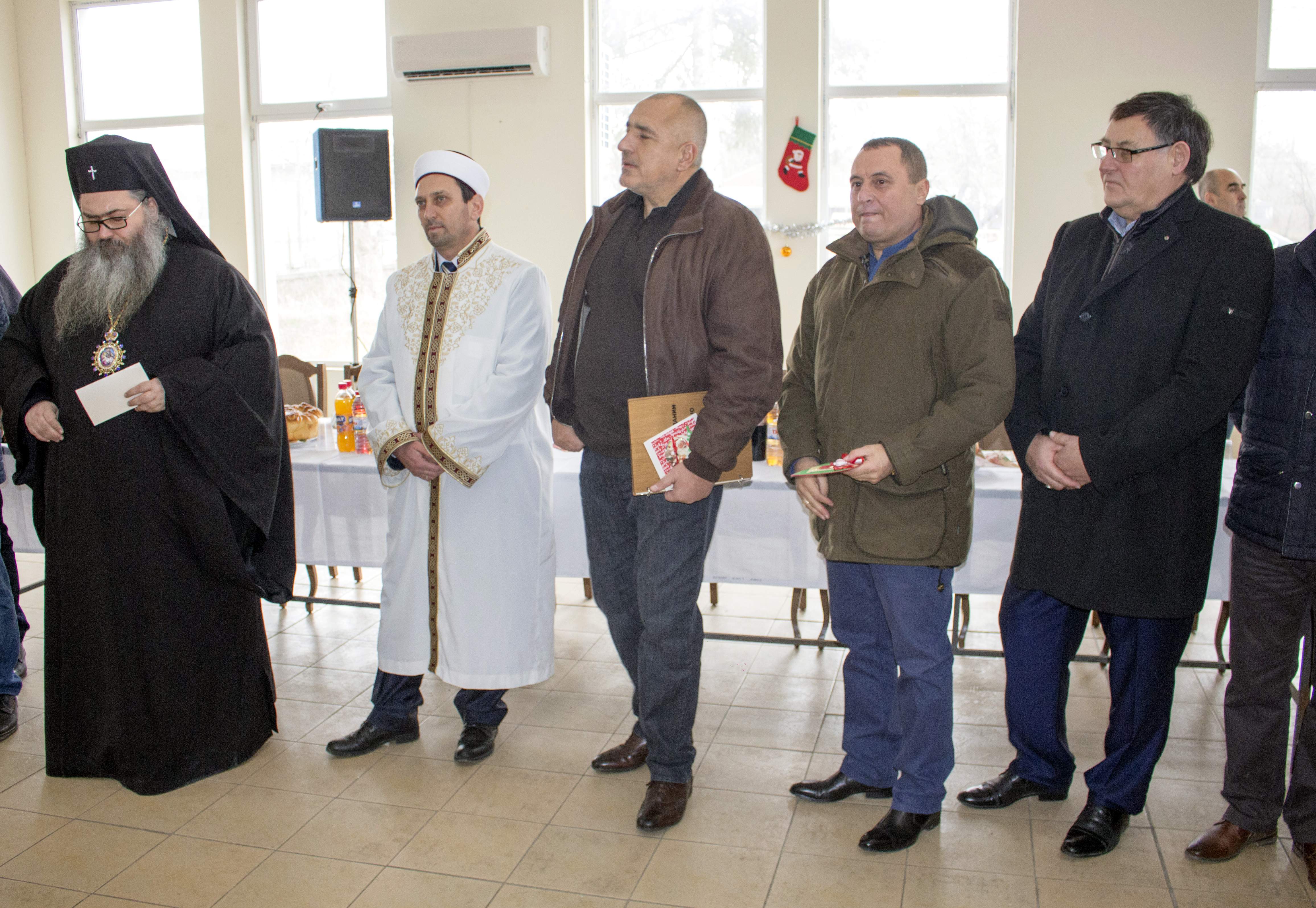 Премиер, владика и мюфтия заедно в Хитрино (обзор)