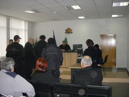 Иракчанка влиза в затвора, 16 нейни сънародници с условни присъди