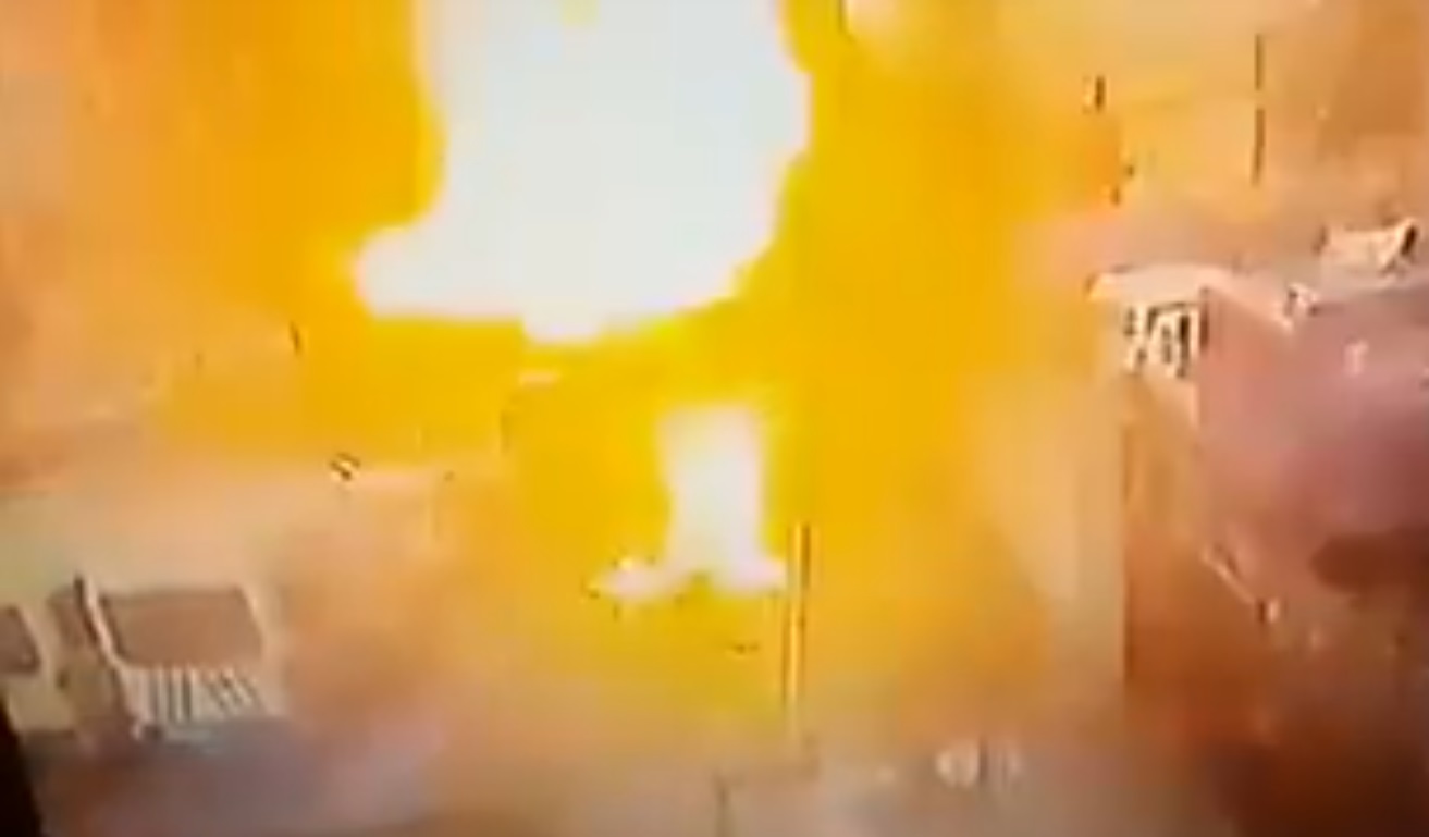 Охранителни камери заснели експлозията в Измир (ВИДЕО)