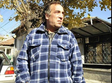 Канибал пие ракия и си гледа кефа край Бургас