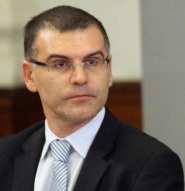 И Дянков обвинен, превишил властта си (обзор)