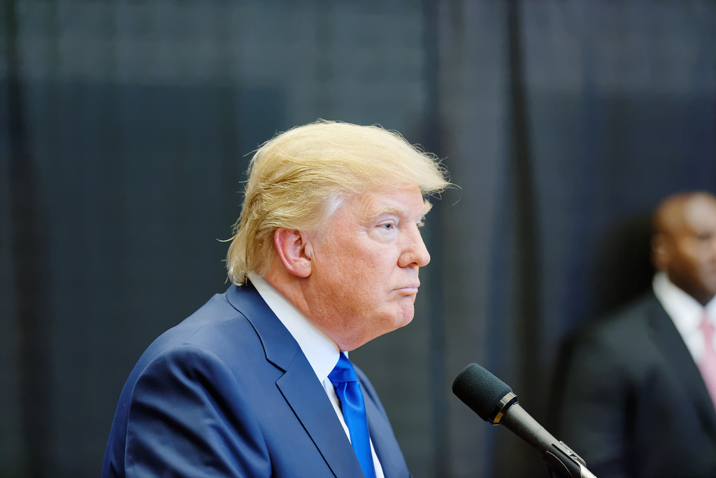 Тръмп поема  властта сред протести и бойкот (инфографика)