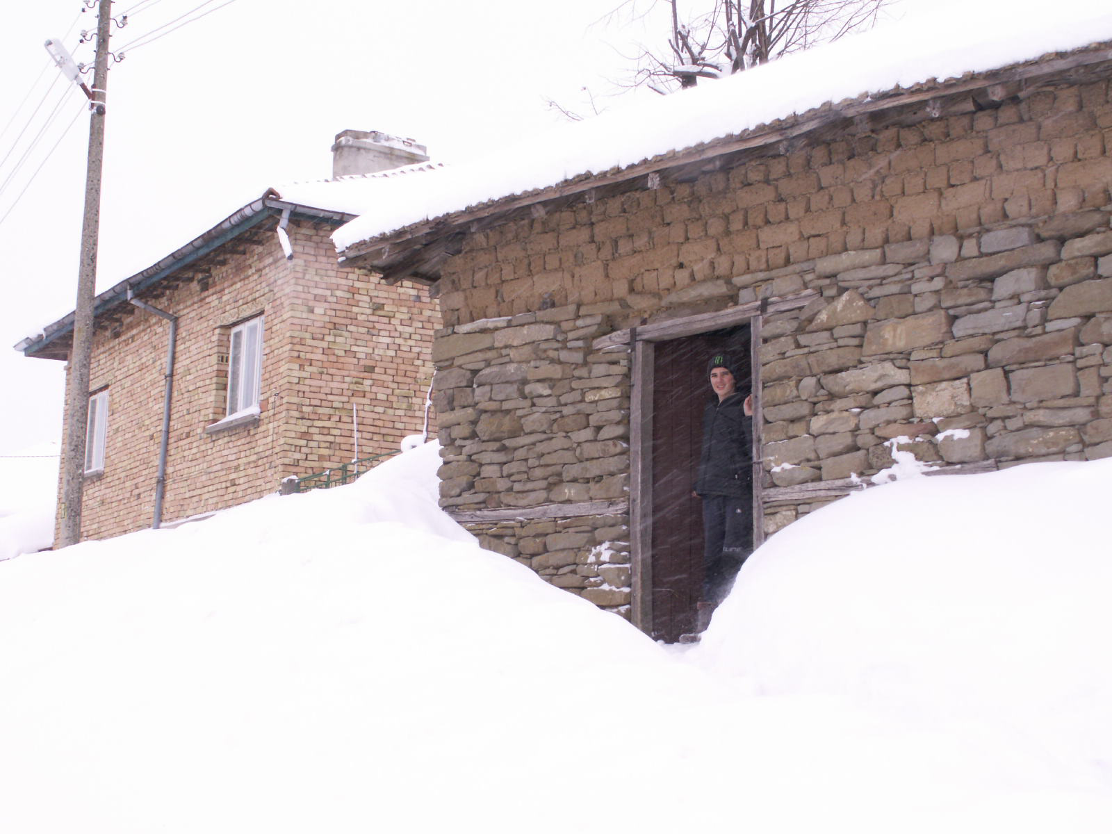 Преспи до покривите затиснаха Омуртагско