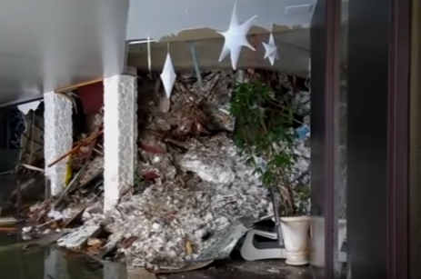 Три деца извадени живи от "хотела на бялата смърт" (ВИДЕО)