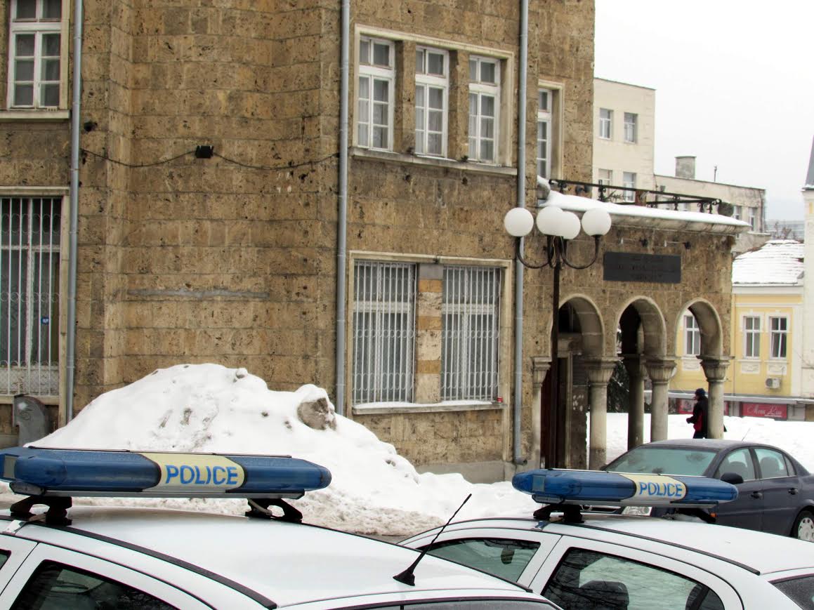 Ученичка с две присъди краде в поликлиника