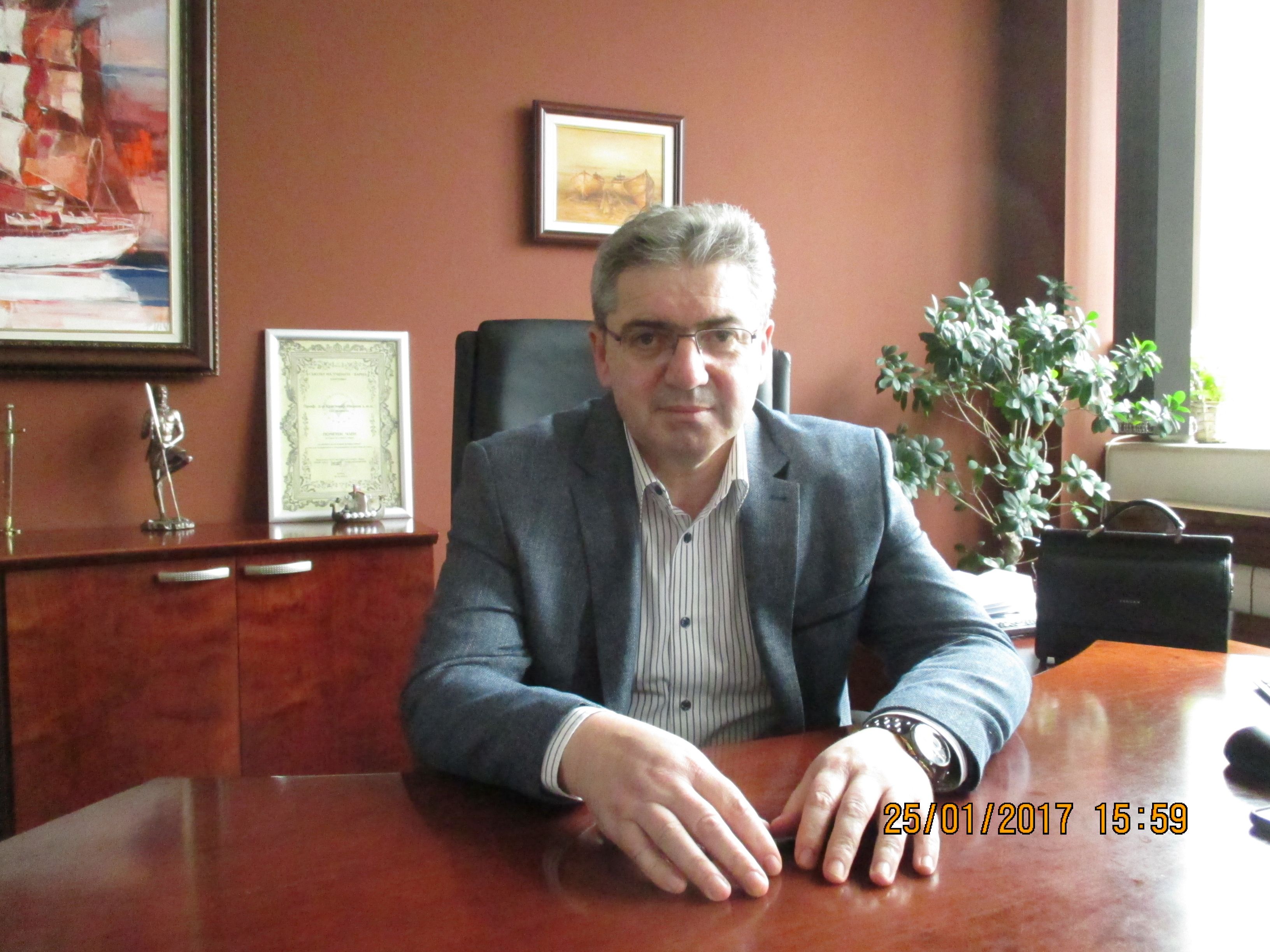 Ректорът на Медицинския университет във Варна проф. д-р Красимир Иванов: Задава се здравна катастрофа - лекарите са все по-малко