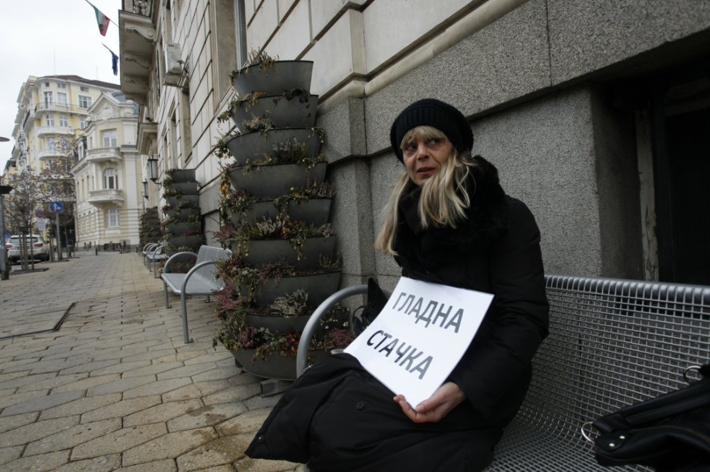 Собственичката на спрян строеж в "Младост" започна гладна стачка