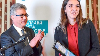 Земеделски фейсбук спасява пчелите