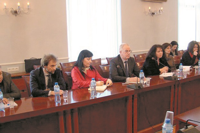 Реекспорт на лекарства обрича тежко болни