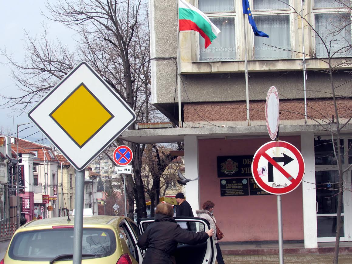 В Шумен сменят пътни знаци,  увредени от зимата и вандали