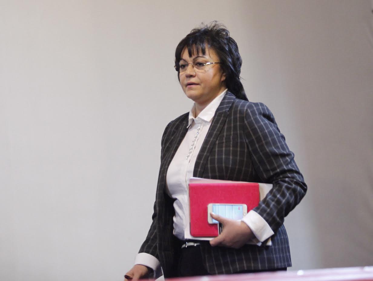 Нинова обвини Борисов:  Прави се на врабче за НАТО