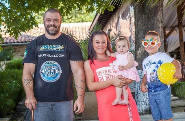 Събрани са 20 000 долара за 11 дни за лечението на млад мъж от Елена