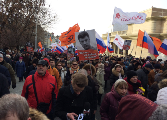 Хиляди се включиха във възпоменателното шествие в памет на Борис Немцов в Москва