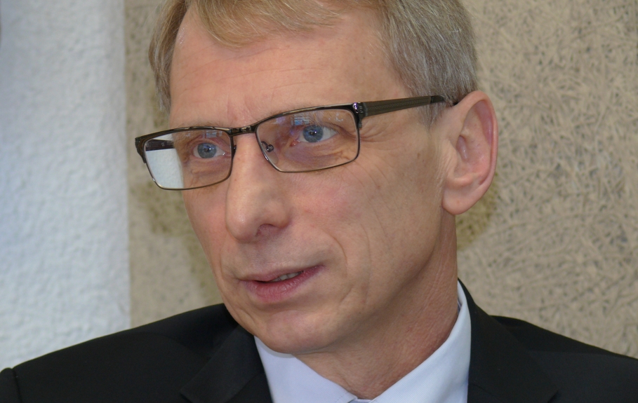 Министър Денков: Необходими са повече ресурси за психолози и преподаватели, работещи с проблемни деца