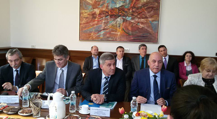 Ректори на бунт за пари и студенти