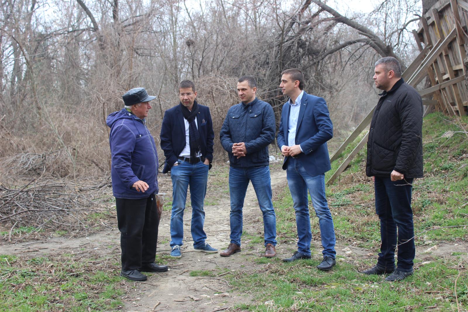 Правят първа копка на облагородяването на парк "Розариума" край Гребната
