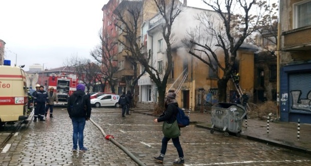 Пожар горя в центъра на София