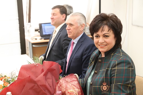 Корнелия Нинова: Не целувайте ръка на никого. Бъдете свободни хора