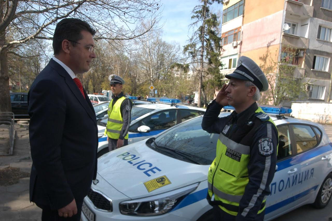 Оперативната обстановка преди вота се усложнява, каза министър Узунов