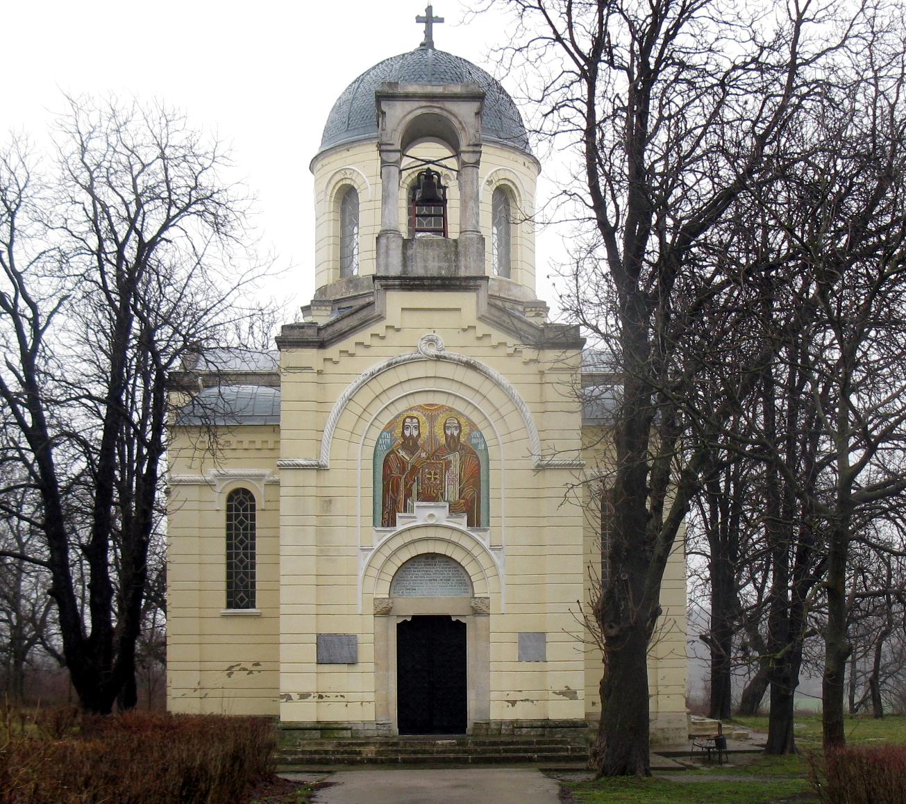 Ремонтират храм-паметник във Велики Преслав