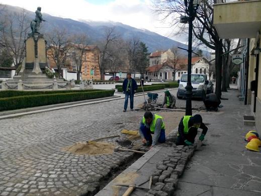 Стартира ремонт на площад "Васил Левски" в Карлово