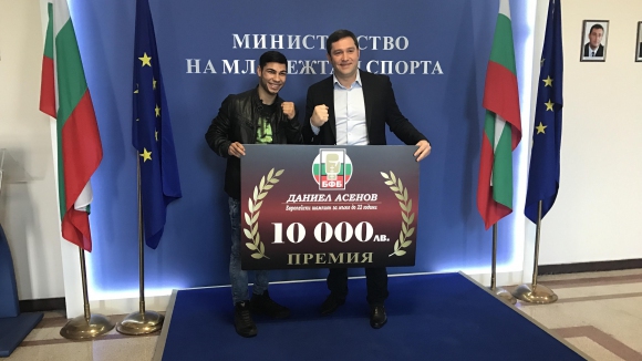 Тайсъна с 10 000 лв. премия