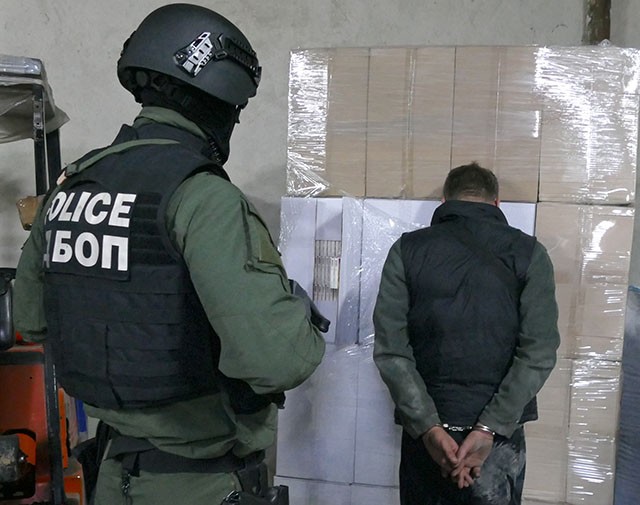 Удар по цигарената мафия: Отрязаха нейни пипала в България, Румъния, Испания и Великобритания (СНИМКИ)