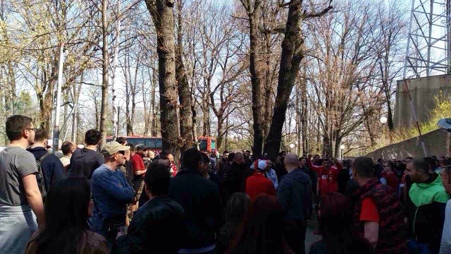 Полиция заварди „Армията“ преди търга